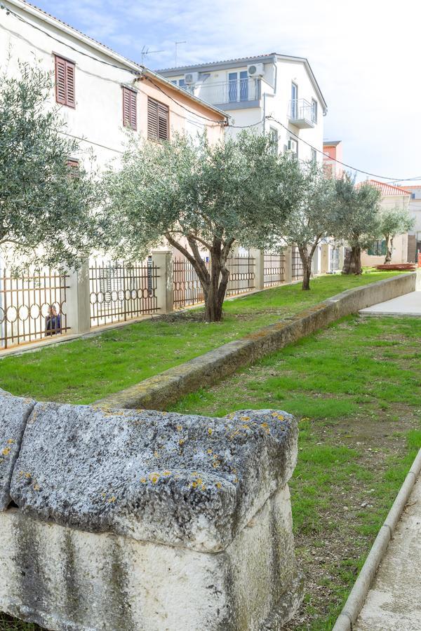 Apartments In City Center Ventus Novalja Exterior foto